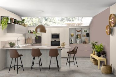 Una cocina con isla central