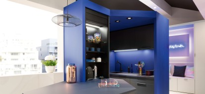 cocina azul y negra ambiente estudio tecno