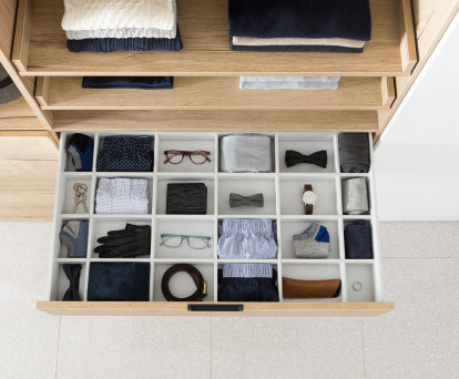mobalpa Deep drawer with partitions for accessories