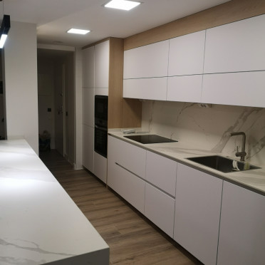 Modelo Melia DO9 y roble borgoña