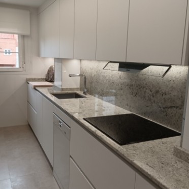 MOBALPA 2023 COCINA BLANCA MODERNA EN I