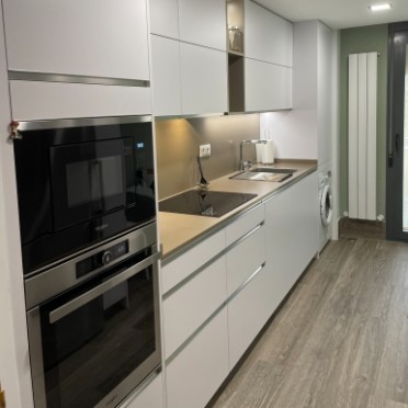 MOBALPA 2023 Cocina blanca moderna en I