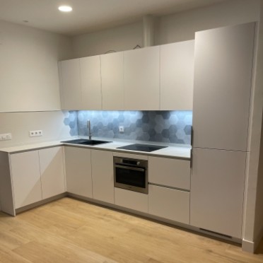 MOBALPA 2023 Cocina blanca moderna en L