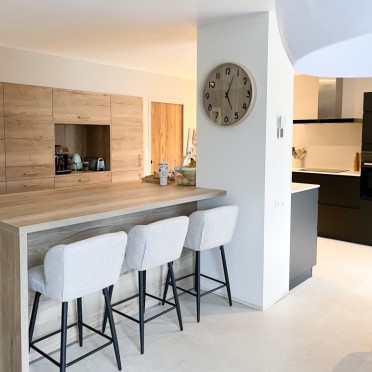 Cuisine Moderne Noir et Bois Mobalpa Saintes