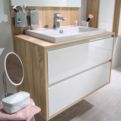 lavabo cuarto de baño blanco y de madera de estilo escandinavo