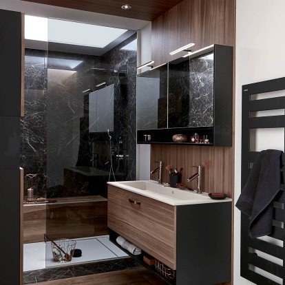 Scandinavische badkamer  delice h kostbaar  Douche van zwart messing 