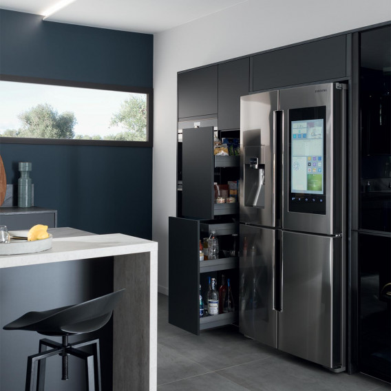 mobalpa-Kitchen visual 02 Enjoy large storage capacity with pull-out tall units