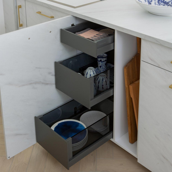 mobalpa Organise your pull-out drawers efficiently with two Mobalpa solutions